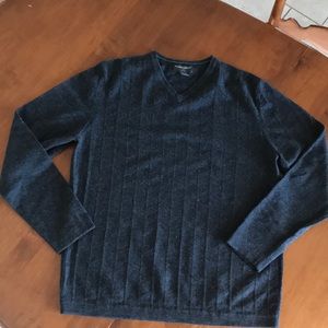 Banana Republic medium crew neck sweater ultra soft, 100% merino wool like new!!